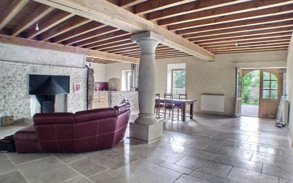 Maison à vendre    4 pièces •  Montceau-et-Écharnant