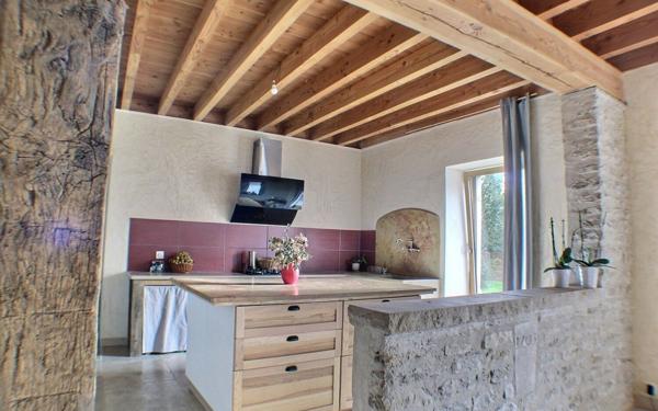 Maison à vendre    4 pièces •  Montceau-et-Écharnant