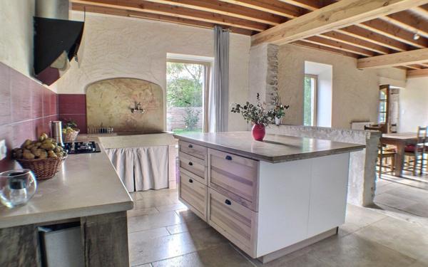 Maison à vendre    4 pièces •  Montceau-et-Écharnant