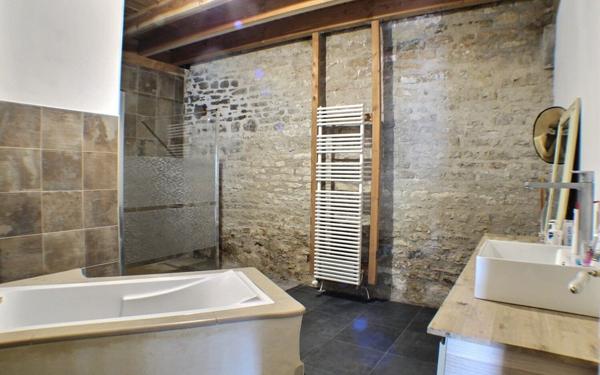 Maison à vendre    4 pièces •  Montceau-et-Écharnant