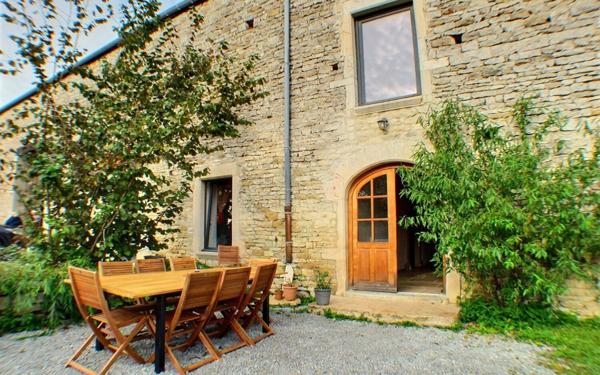 Maison à vendre    4 pièces •  Montceau-et-Écharnant