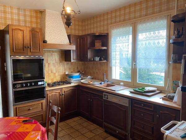 Maison entre bourg et mer à rénover Ploemeur sous offre