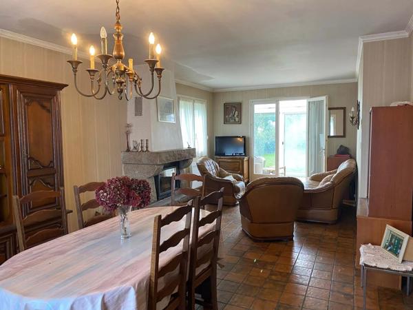 Maison entre bourg et mer à rénover Ploemeur sous offre