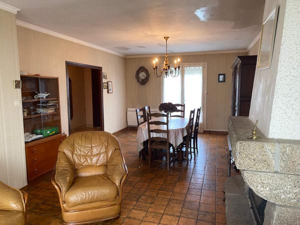 Maison entre bourg et mer à rénover Ploemeur sous offre