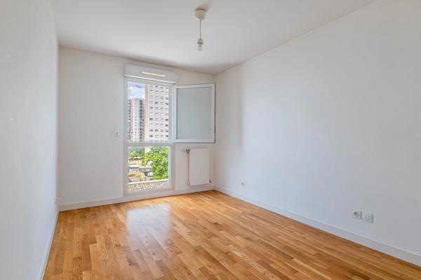 Appartement à vendre 2 pièces LYON 8EME ARRONDISSEMENT (69) dernier étage parc