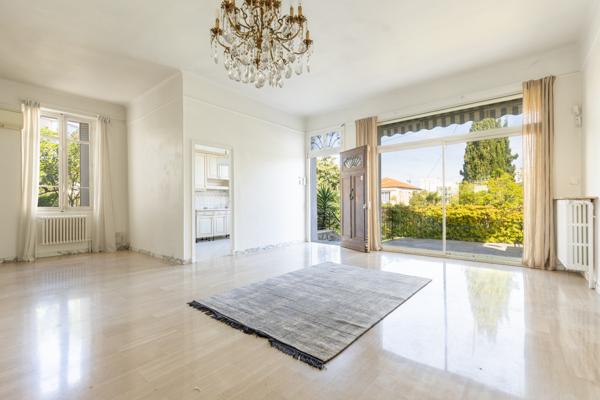 Maison
         4 pièces
        - 179 m² Bien prestige 745 000 € *