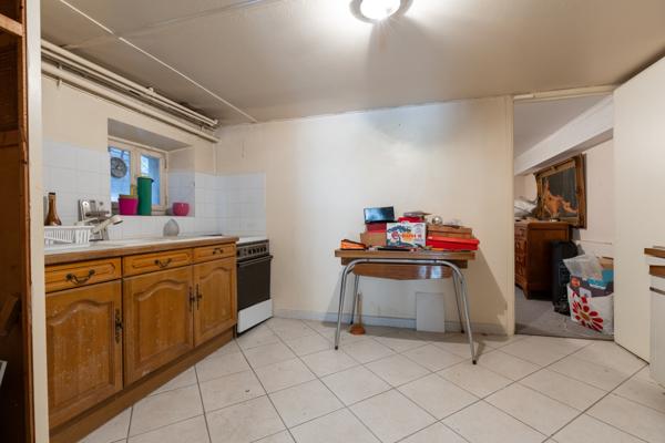 Maison
         4 pièces
        - 179 m² Bien prestige 745 000 € *