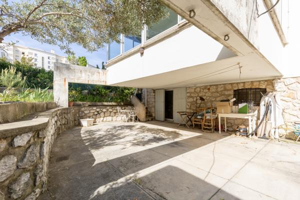 Maison
         4 pièces
        - 179 m² Bien prestige 745 000 € *