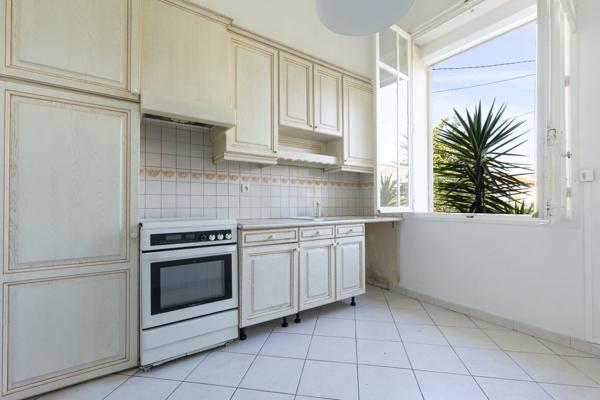 Maison
         4 pièces
        - 179 m² Bien prestige 745 000 € *