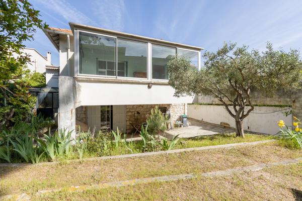 Maison
         4 pièces
        - 179 m² Bien prestige 745 000 € *