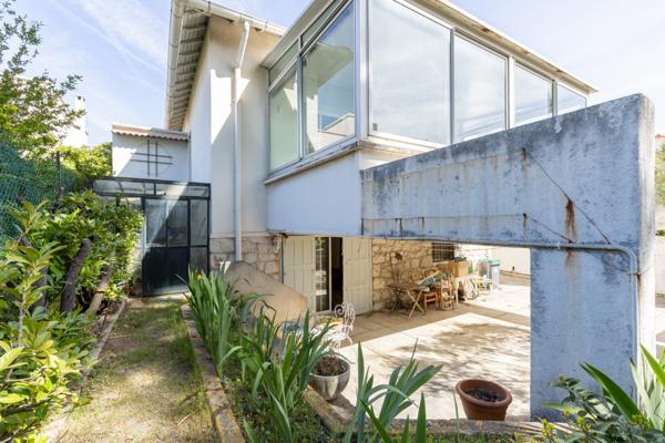 Maison
         4 pièces
        - 179 m² Bien prestige 745 000 € *