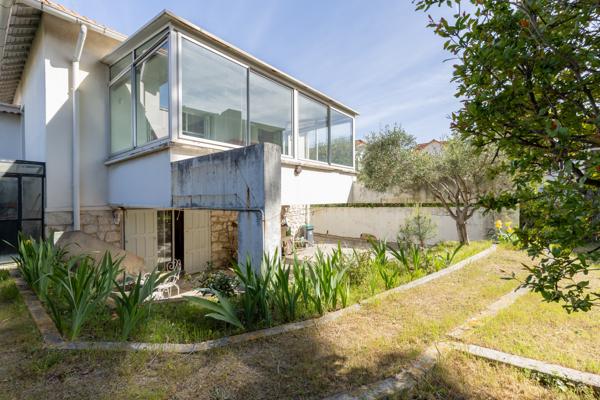 Maison
         4 pièces
        - 179 m² Bien prestige 745 000 € *