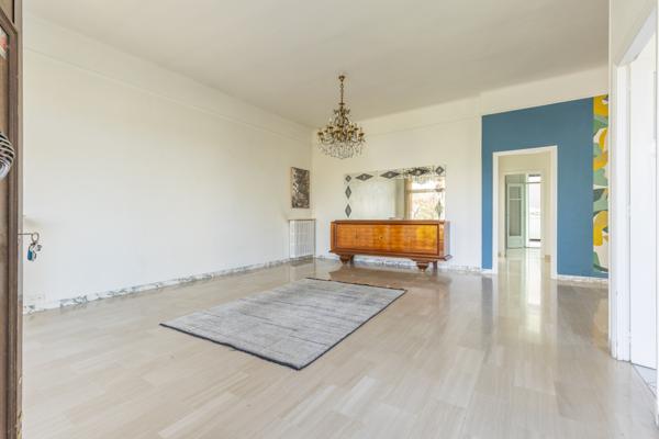 Maison
         4 pièces
        - 179 m² Bien prestige 745 000 € *