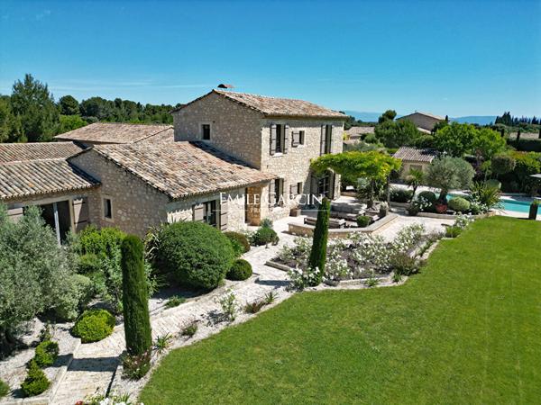 A vendre - Mas en pierre sur les hauteurs de Saint-Rémy -De-Provence