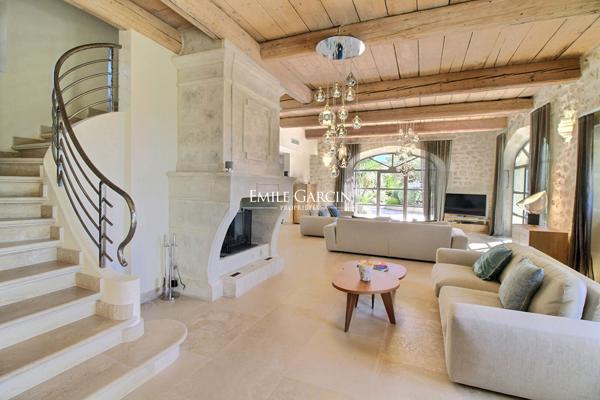 A vendre - Mas en pierre sur les hauteurs de Saint-Rémy -De-Provence