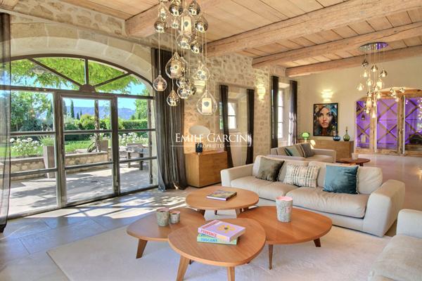 A vendre - Mas en pierre sur les hauteurs de Saint-Rémy -De-Provence