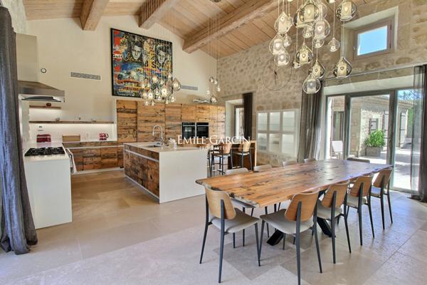 A vendre - Mas en pierre sur les hauteurs de Saint-Rémy -De-Provence