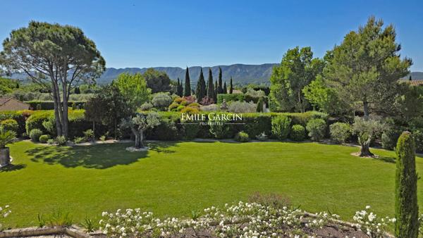 A vendre - Mas en pierre sur les hauteurs de Saint-Rémy -De-Provence