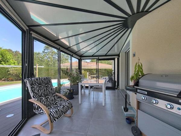 Maison  contemporaine véranda et piscine environnement privilégié