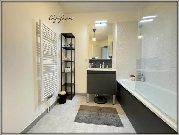 Appartement à vendre 3 pièces dernier étage asceseur grande terrasse