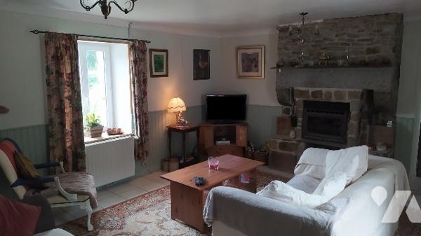 A vendre à TINCHEBRAY, une maison d'habitation et une dépendance en cours de rénovation :