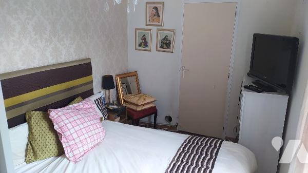 A vendre à TINCHEBRAY, une maison d'habitation et une dépendance en cours de rénovation :