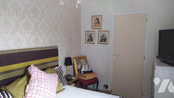 A vendre à TINCHEBRAY, une maison d'habitation et une dépendance en cours de rénovation :