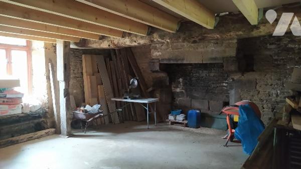 A vendre à TINCHEBRAY, une maison d'habitation et une dépendance en cours de rénovation :