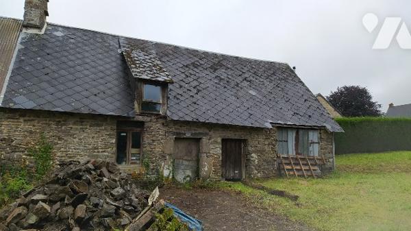 A vendre à TINCHEBRAY, une maison d'habitation et une dépendance en cours de rénovation :