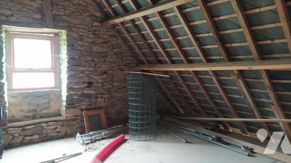 A vendre à TINCHEBRAY, une maison d'habitation et une dépendance en cours de rénovation :