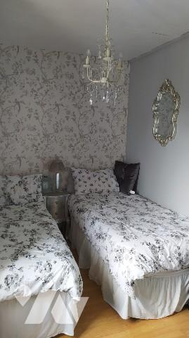 A vendre à TINCHEBRAY, une maison d'habitation et une dépendance en cours de rénovation :