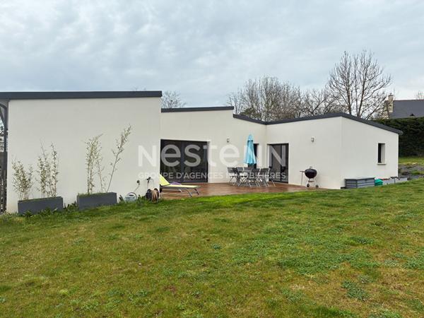 Maison récente de plain-pied avec grand terrain à Briollay