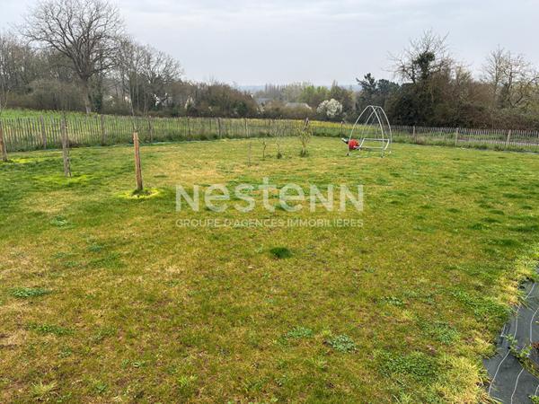 Maison récente de plain-pied avec grand terrain à Briollay