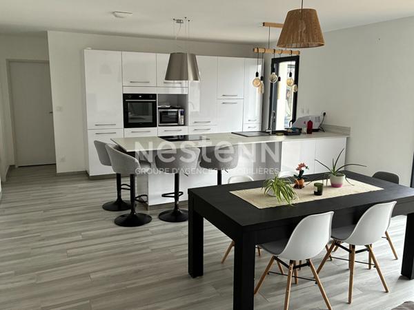 Maison récente de plain-pied avec grand terrain à Briollay