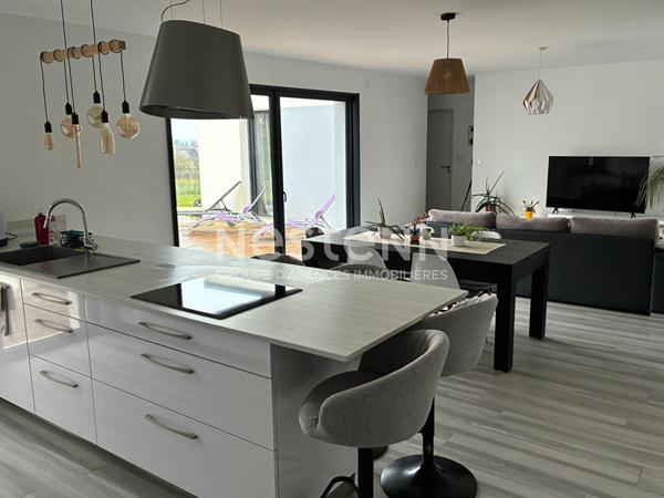 Maison récente de plain-pied avec grand terrain à Briollay