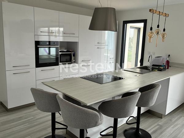 Maison récente de plain-pied avec grand terrain à Briollay