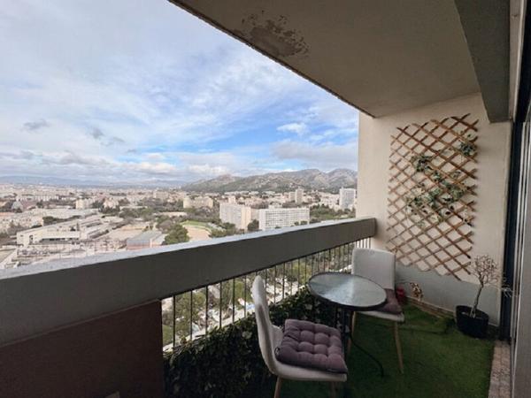Appartement Marseille Chateausec 9ème s 80 m2 Balcons, parking facile cave Vue Dégagée