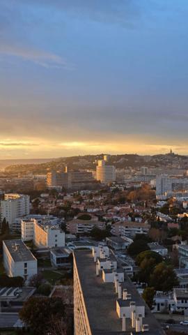 Appartement Marseille Chateausec 9ème s 80 m2 Balcons, parking facile cave Vue Dégagée