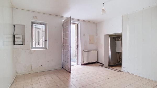 Maison de ville à rénover de 3 pièces à vendre au centre-ville de Carpentras