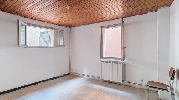 Maison de ville à rénover de 3 pièces à vendre au centre-ville de Carpentras
