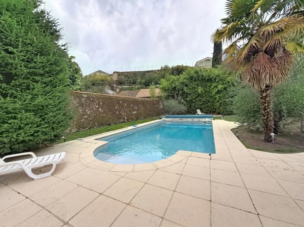 Maison à vendre 10 pièces PARTHENAY (79) - 306 m² - 6 ch - terrain 1496 m² - piscine