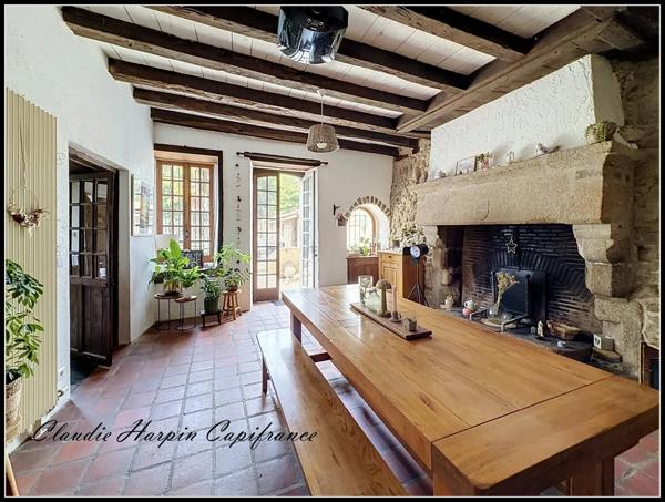Maison à vendre 10 pièces PARTHENAY (79) - 306 m² - 6 ch - terrain 1496 m² - piscine