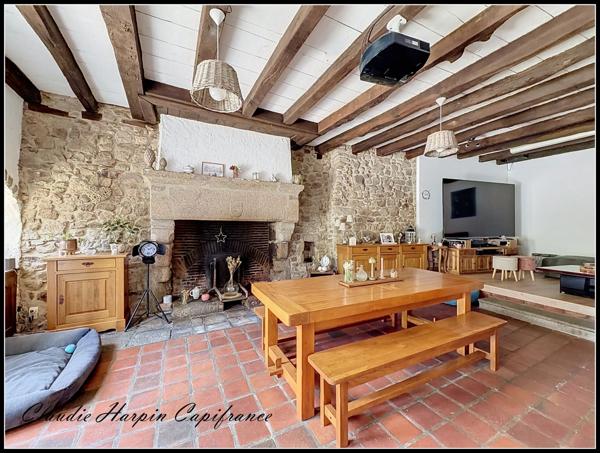Maison à vendre 10 pièces PARTHENAY (79) - 306 m² - 6 ch - terrain 1496 m² - piscine
