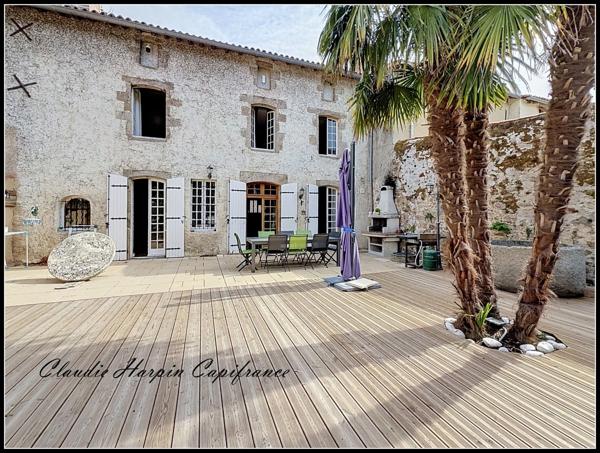 Maison à vendre 10 pièces PARTHENAY (79) - 306 m² - 6 ch - terrain 1496 m² - piscine