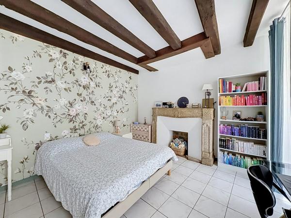 Maison à vendre 10 pièces PARTHENAY (79) - 306 m² - 6 ch - terrain 1496 m² - piscine