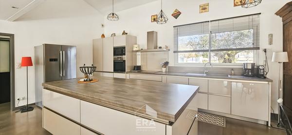 BLANQUEFORT - Maison 190m² plain-pied - grande parcelle - piscine - calme -