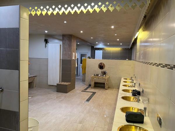 VENTE MURS LIBRE AVEC LOCATAIRE LOCAL COMMERCIAL EN MONO Propriété DE 230 M2 AVEC 2 PLACES DE PARKING IDEAL INVESTISSEUR