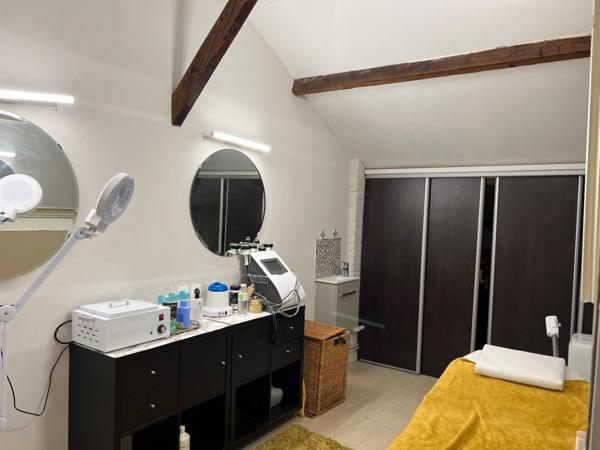 VENTE MURS LIBRE AVEC LOCATAIRE LOCAL COMMERCIAL EN MONO Propriété DE 230 M2 AVEC 2 PLACES DE PARKING IDEAL INVESTISSEUR