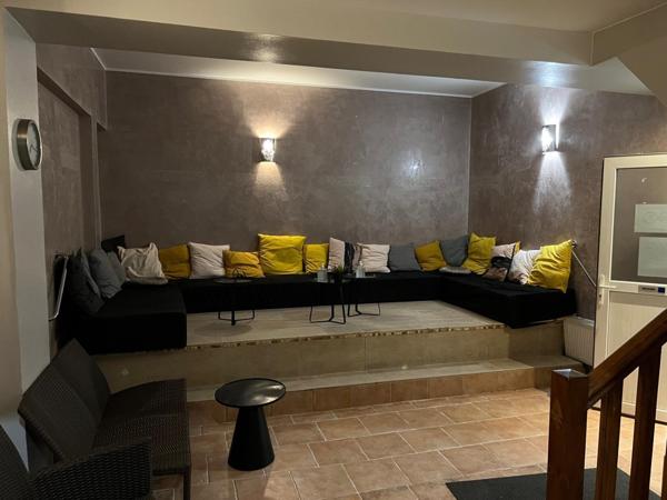 VENTE MURS LIBRE AVEC LOCATAIRE LOCAL COMMERCIAL EN MONO Propriété DE 230 M2 AVEC 2 PLACES DE PARKING IDEAL INVESTISSEUR