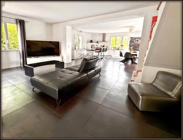 Proche de RETHEL (08) Maison contemporaine de 2009 avec 1491m² de terrain, sous-sol total